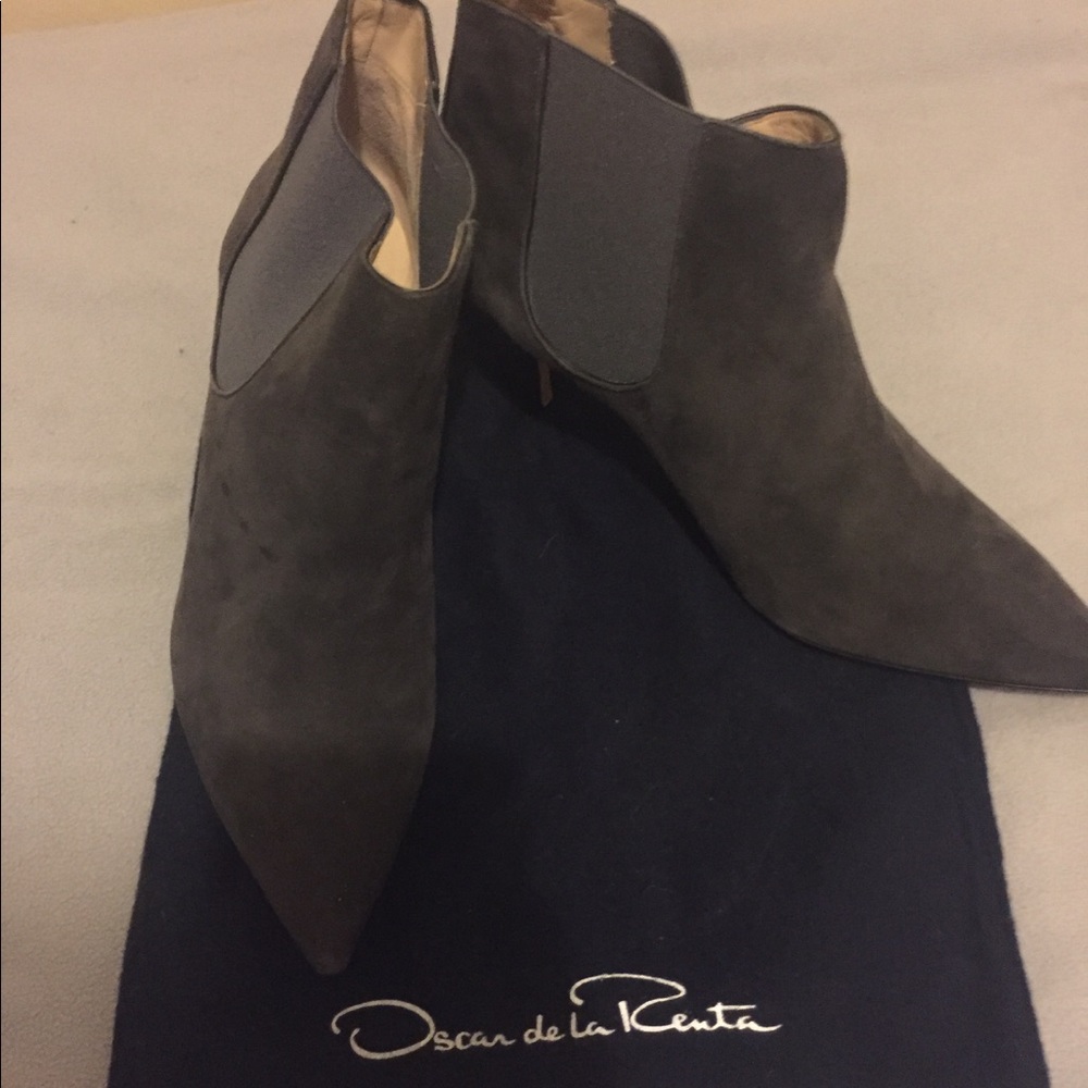 Oscar de la Renta Gray Suede Pointed-Toe Ankle Booties